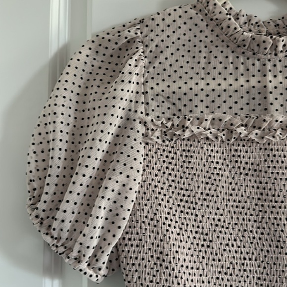 Express Brand Woman’s Light Pink Polka Dot Top - Size XS - Picture 6 of 9